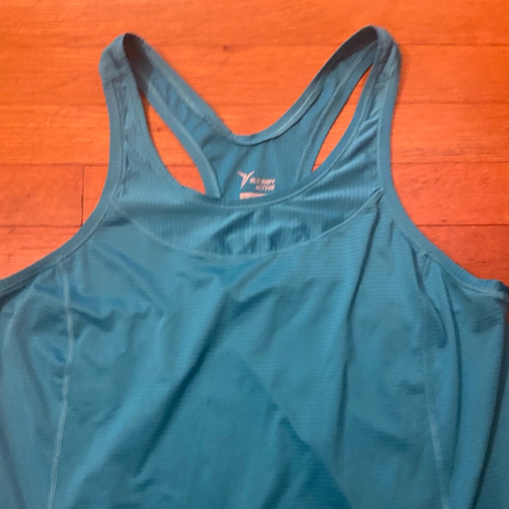 Old Navy Active tank in teal- like new